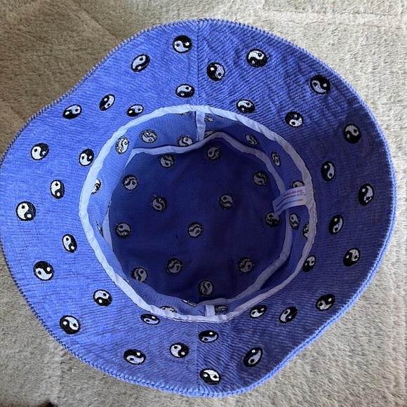 Urban Outfitters Corduroy Ying Yang Bucket Hat - Picture 7 of 9